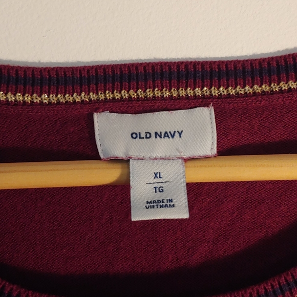Burgundy sweater with gold and blue accent - Picture 3 of 3
